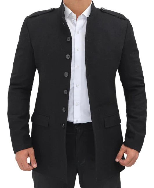 Stylish men's black blazer
