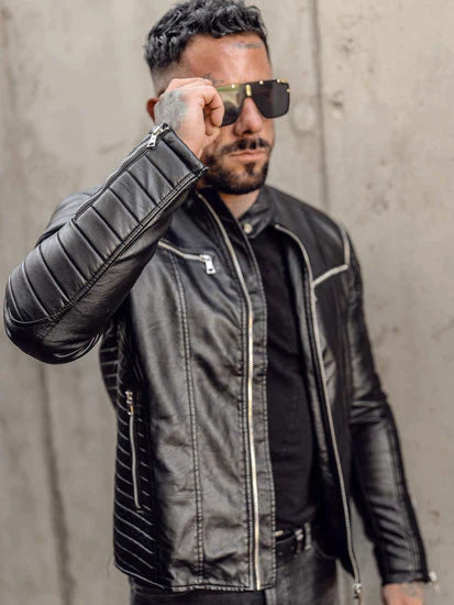 Men's leather jacket with detachable sleeves
